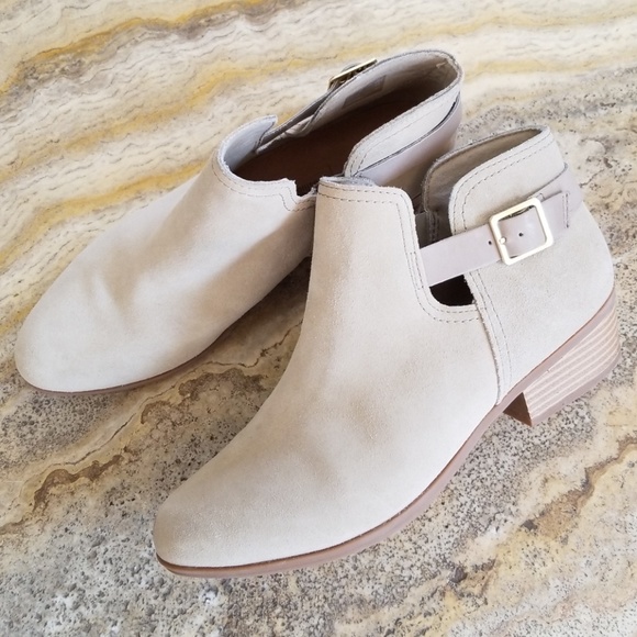 clarks collection soft cushion booties